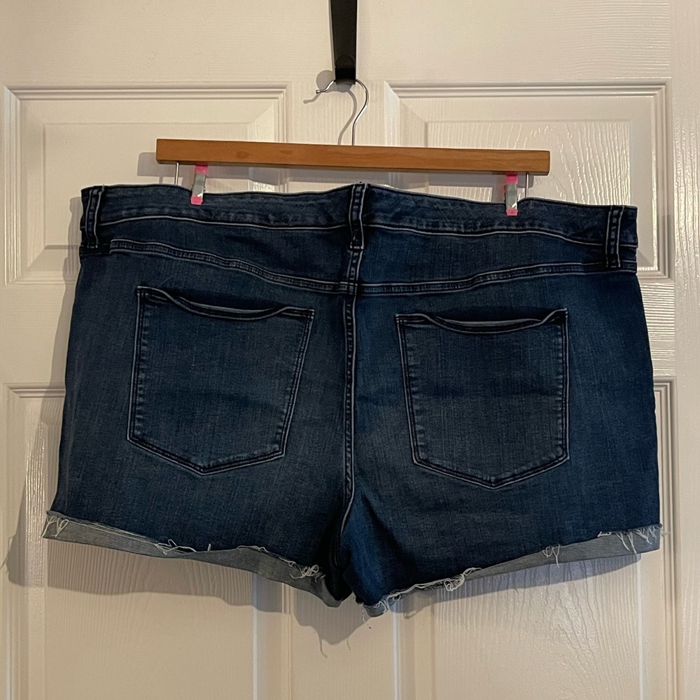 Universal Thread Shorts - Picture 2 of 3